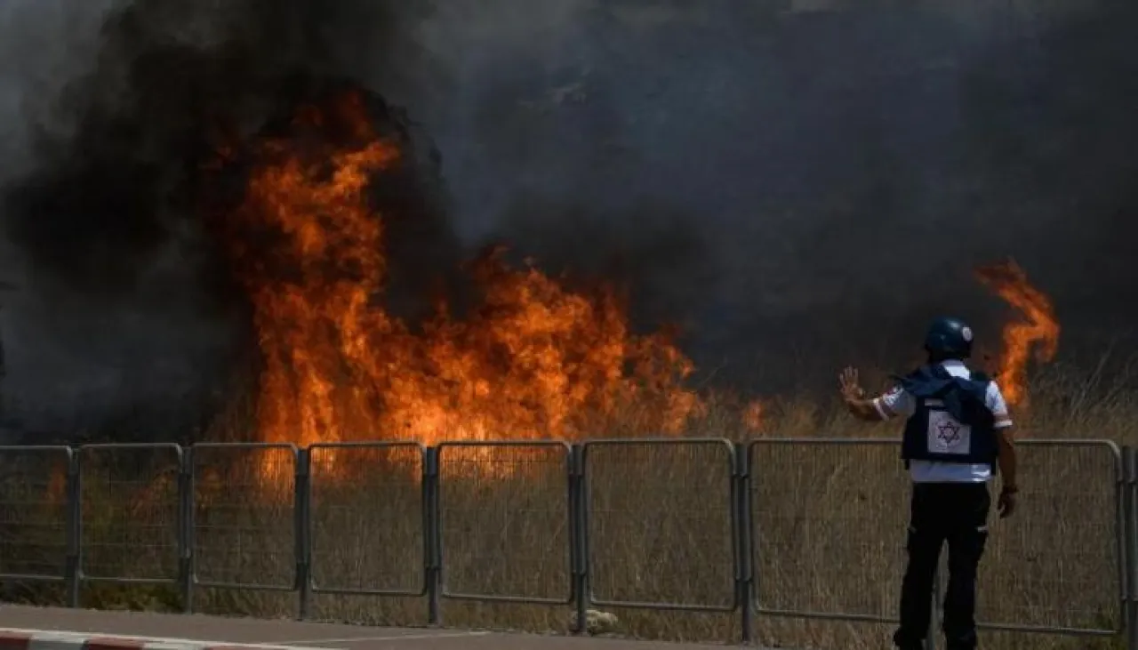 الحرائق تنتشر في فلسطين المحتلة  وفرق الطوارئ تحاول السيطرة على النيران