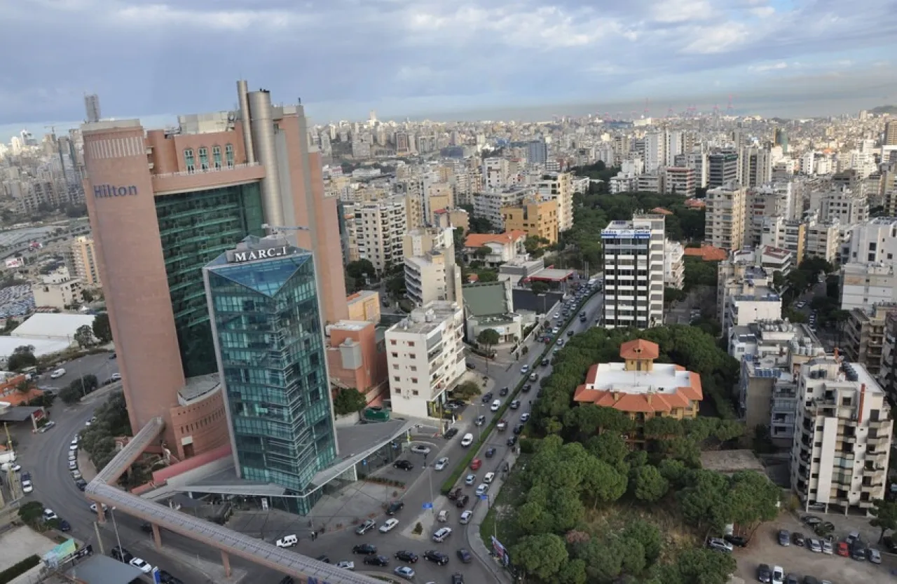 ملياردير إماراتي يخطط لنقل فندق ميتروبوليتان بيروت عبر بارجة بحرية إلى موقع جديد  فيديو