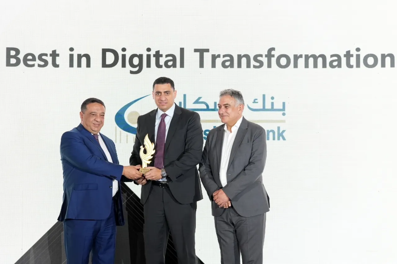 بنك الإسكان يحصد جائزة أفضل بنك في التحول الرقمي لعام 2025