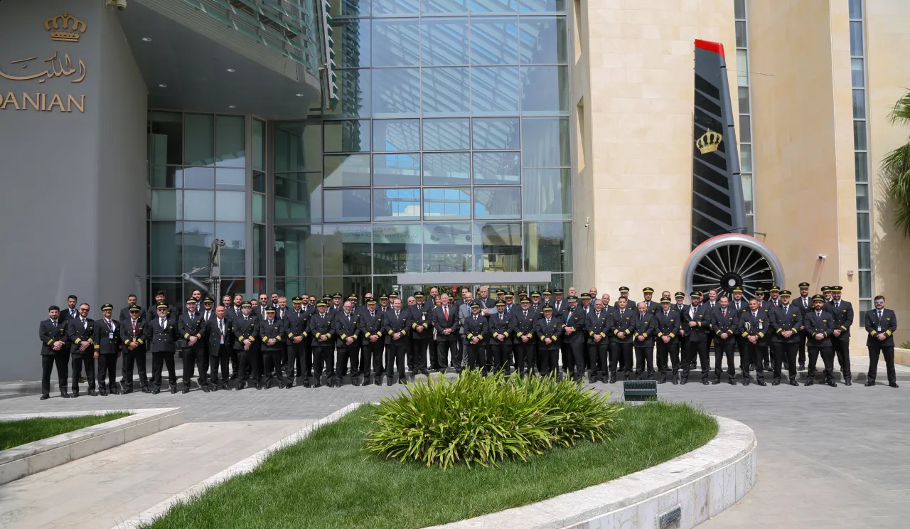 الملكية الأردنية تكرم الطيارين تقديراً لعطائهم بمناسبة يوم الطيار العالمي