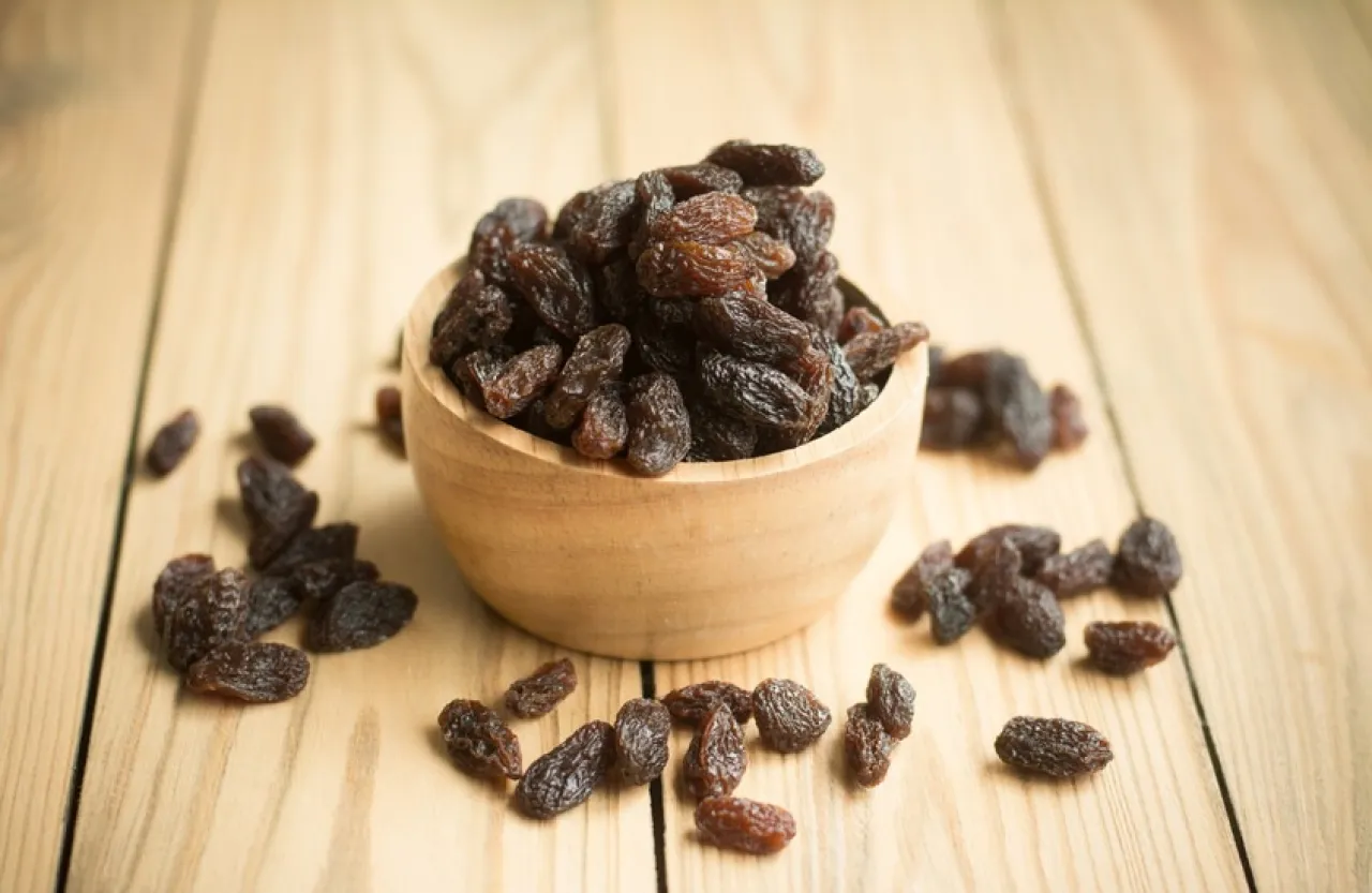 كيف يحول الزبيب وجبتك الصباحية إلى إكسير حياة