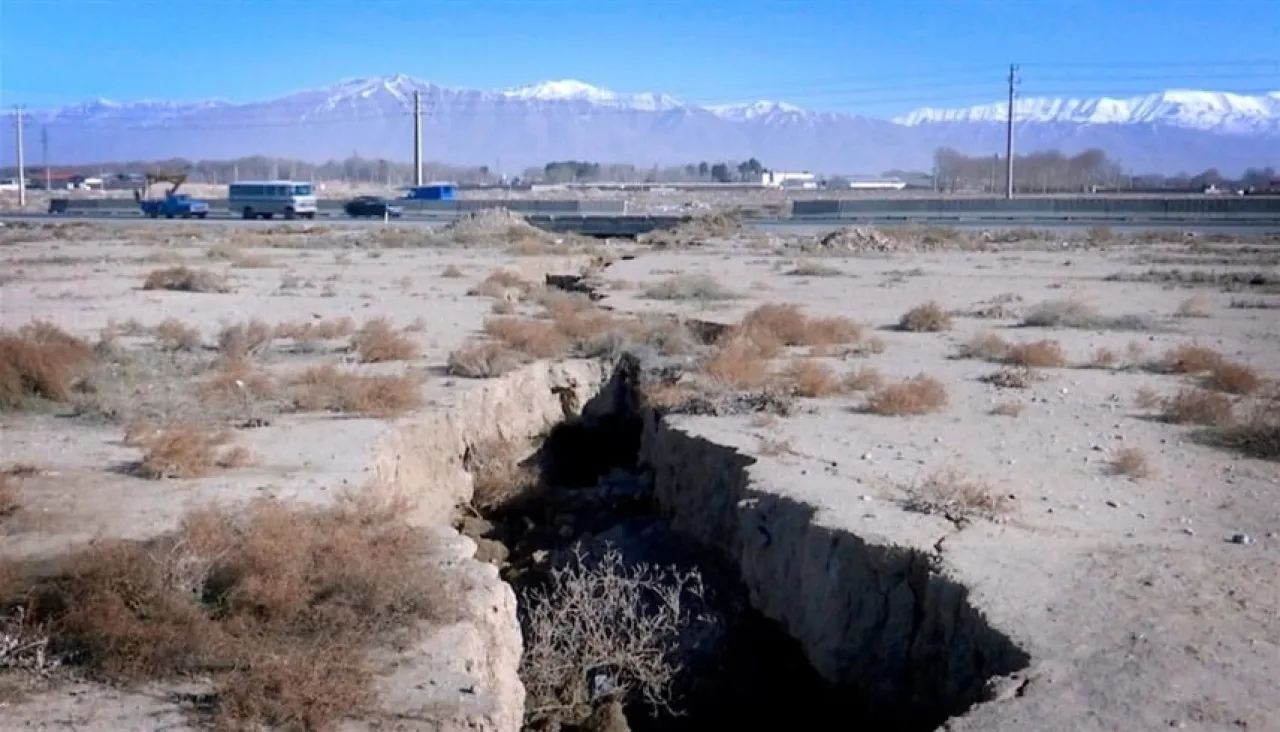 الأرض تغرق تحت الأقدام ماذا يحدث في طهران