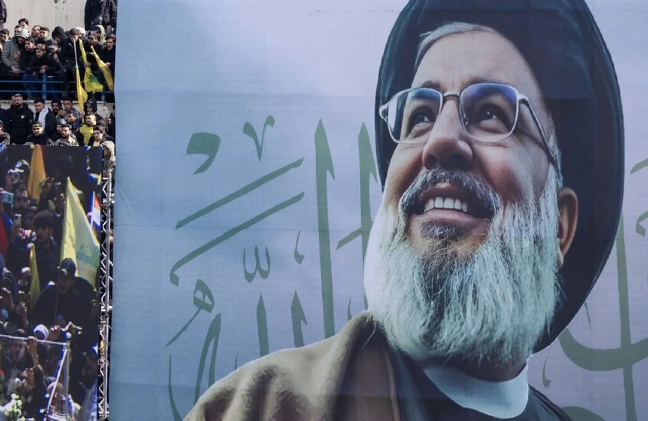 لبنان أونصات وليرات ذهبية تحمل صورة نصر الله