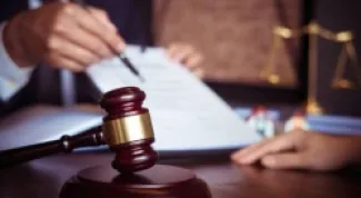 توجه تهمة القتل العمد لزوج أطلق النار على زوجته في الشونة الجنوبية