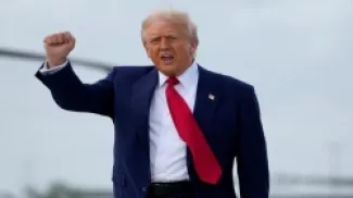 ترامب يعلق الرسوم الإضافية 