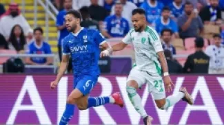 الأهلي السعودي يطيح بالهلال بثلاثية ويحجز بطاقة نهائي النخبة