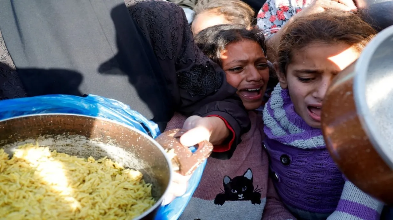 مدير منظمة الصحة العالمية الوضع في غزة كارثي ومليونا شخص يعانون الجوع