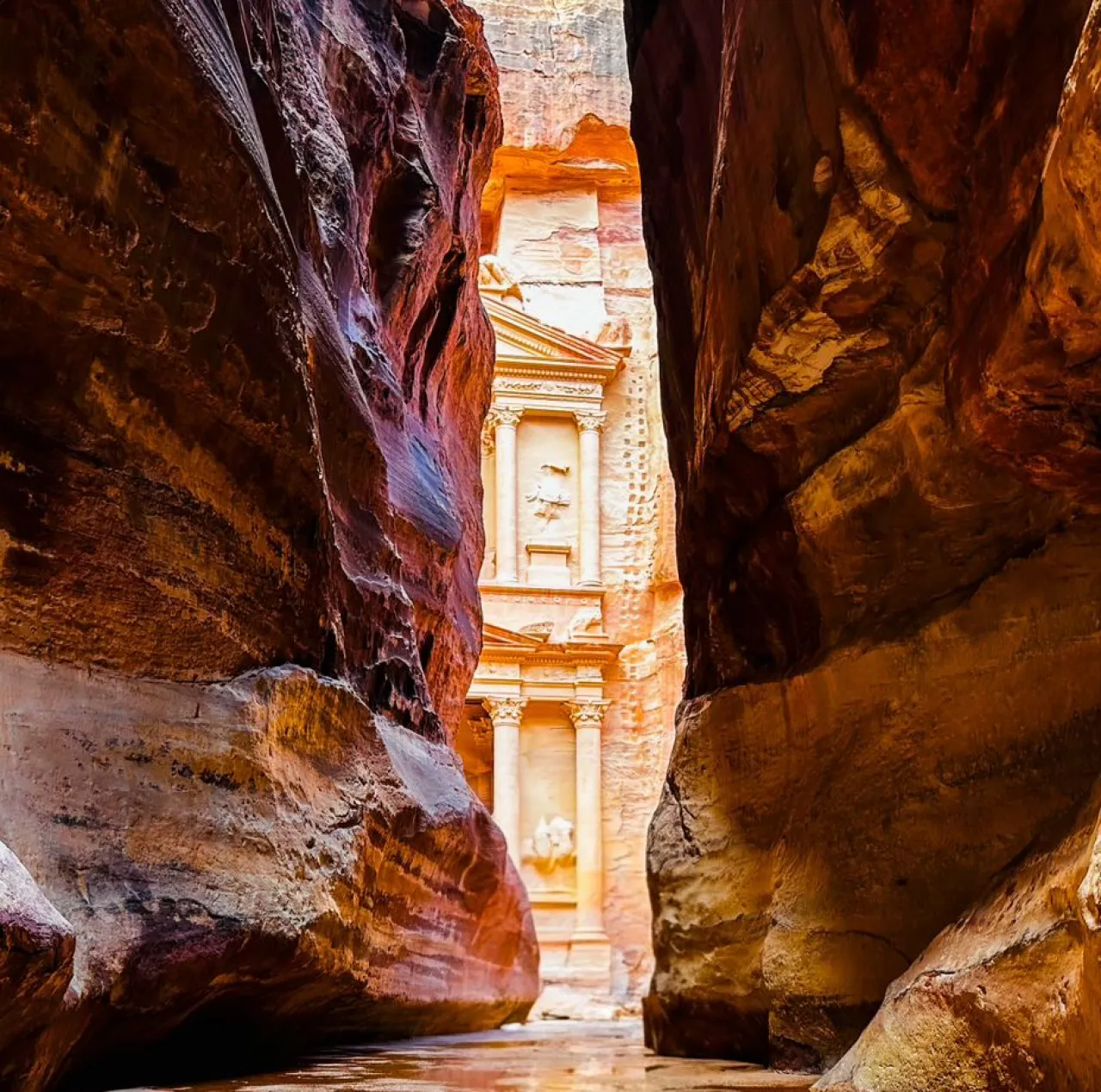 عودة السياحة للمدينة الوردية بشكل طبيعي بعد حالة عدم الاستقرار الجوي