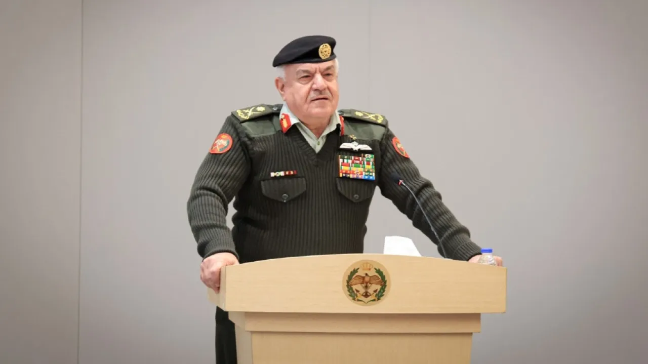 رئيس هيئة الأركان يفتتح مدرسة مدربي الطيران