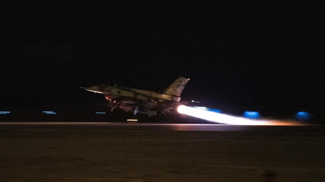 يسرائيل هيوم المقاتلات الإسرائيلية هاجمت اليمن في 8 موجات