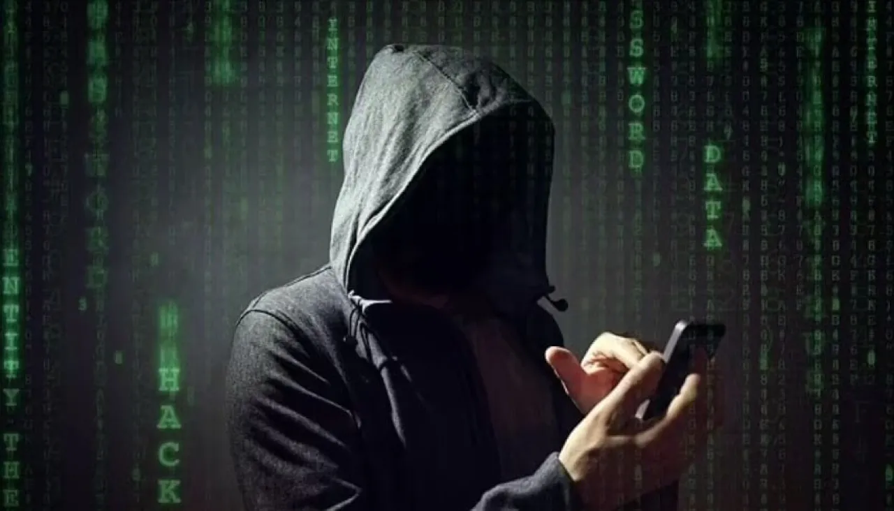 مرحباً أمي   طريقة جديدة للاحتيال عبر واتساب بتقنية الذكاء الاصطناعي