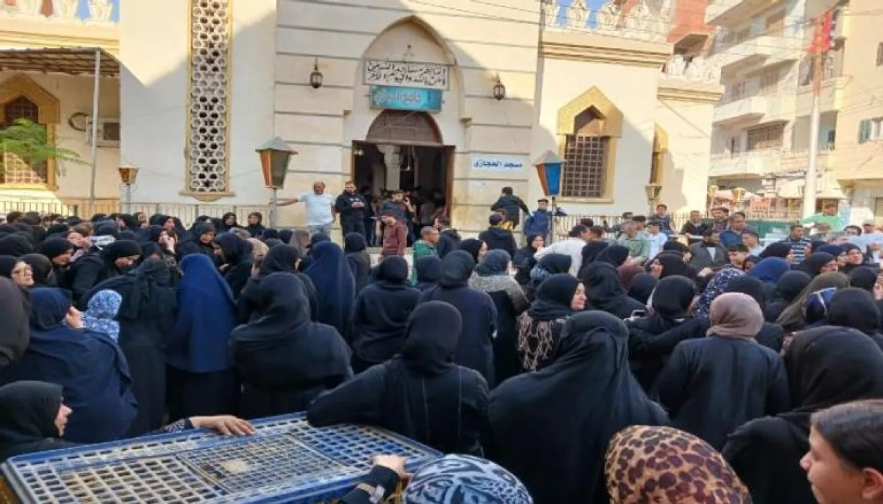 مصر  تفاصيل جنازة طالبة الزقازيق وداع روان ناصر داخل مسقط رأسها