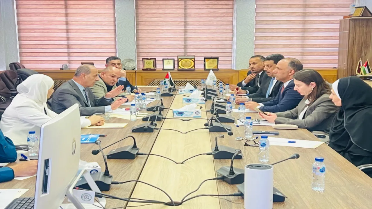 وزير الإدارة المحلية تحسين مستوى الخدمات البلدية أولوية وطنية