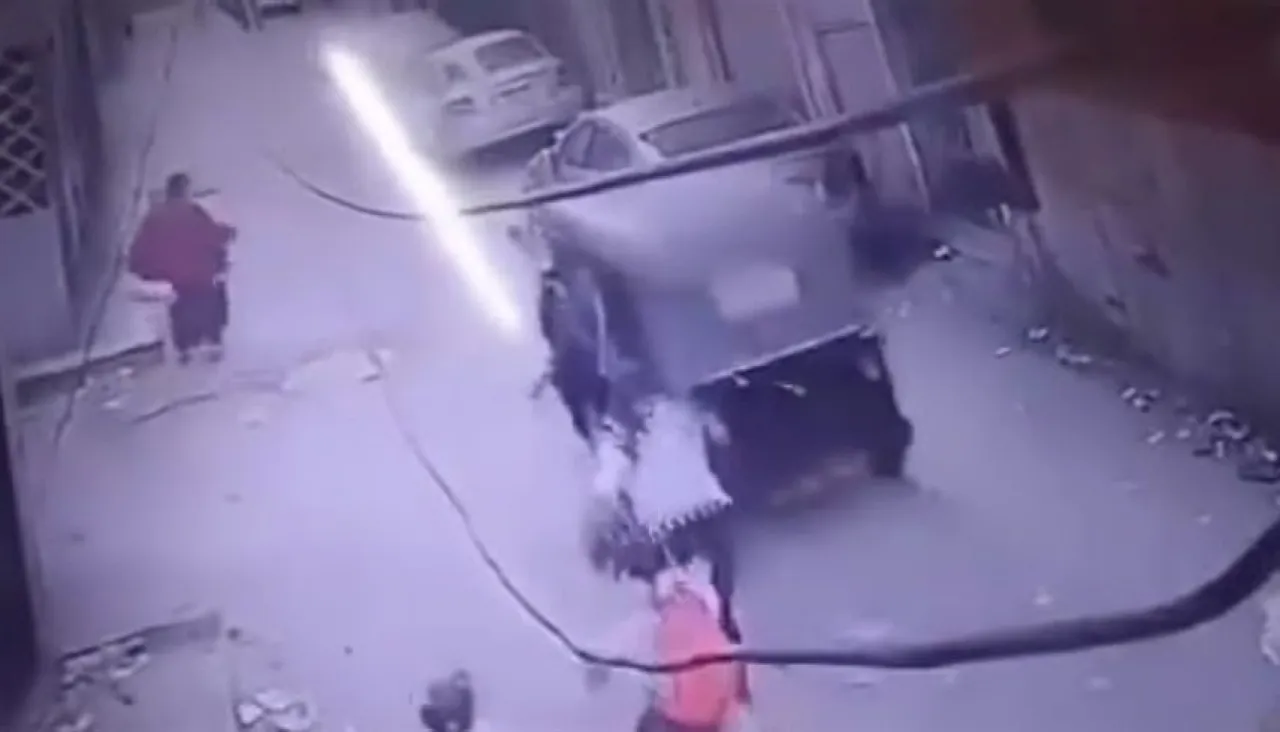 اختطاف طفل مصري من بين يدي والدته  الفيديو قديم وهذه قصته