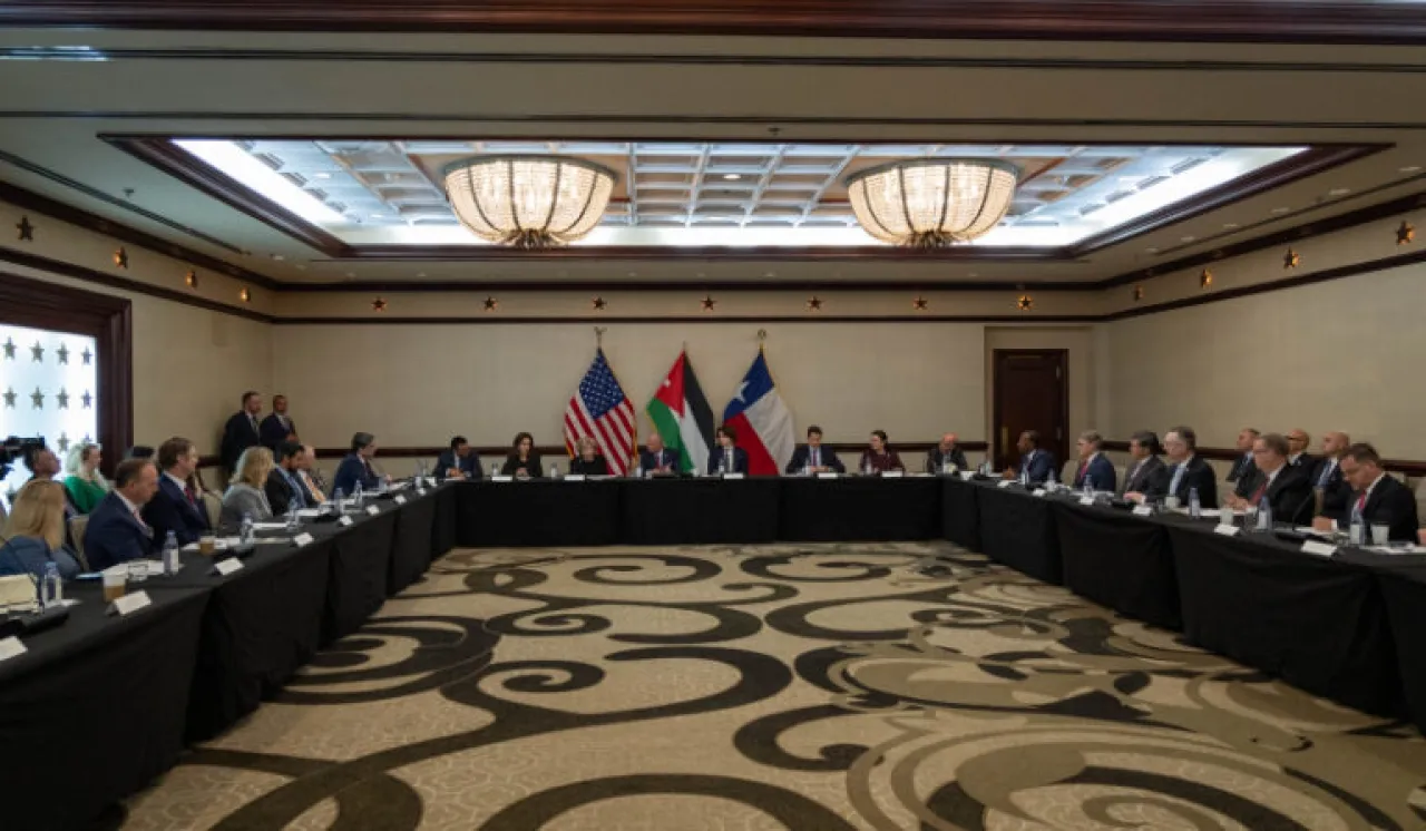 الملك يبحث سبل تعزيز التعاون الاقتصادي مع شركات من ولاية تكساس