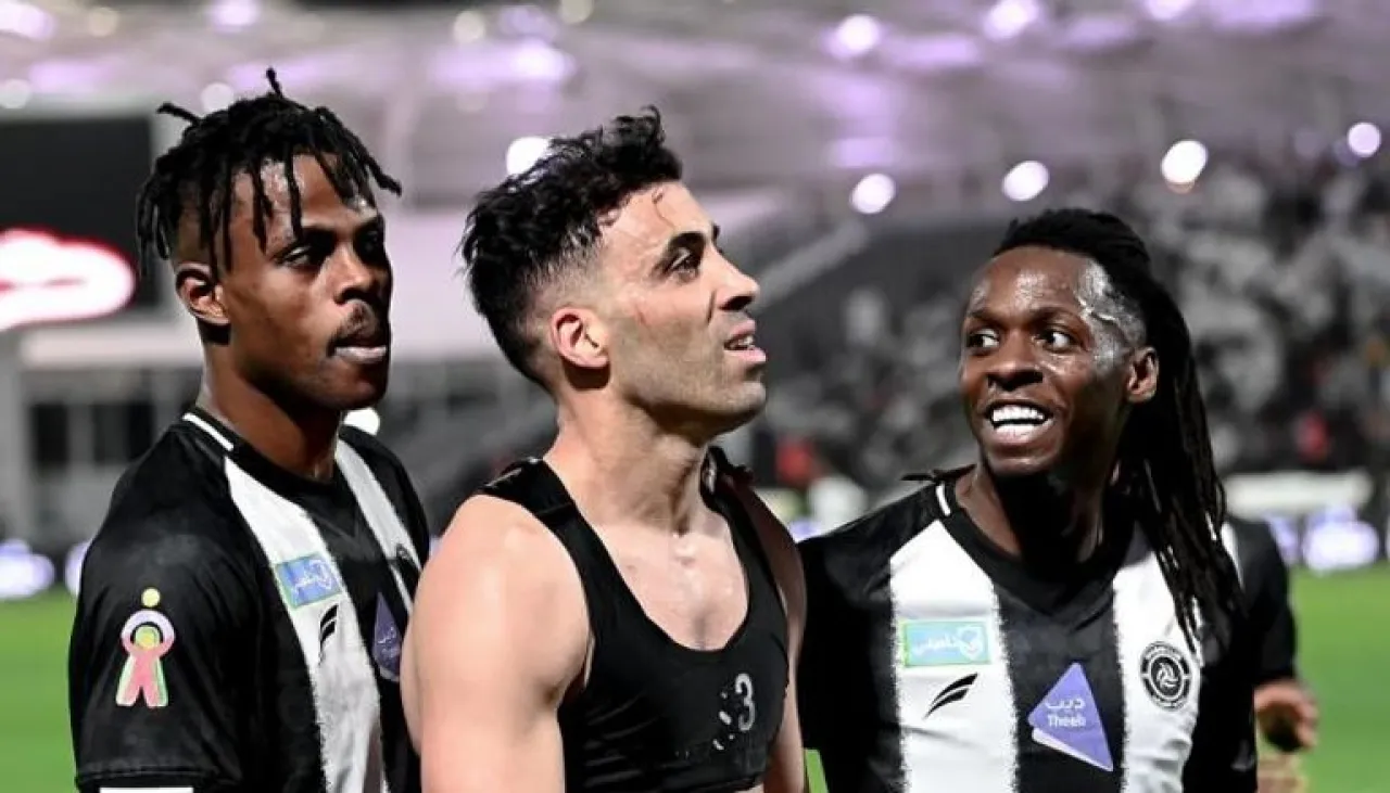 رغم الطرد حمدالله يدخل تاريخ الدوري السعودي بـ150 هدفا فيديو