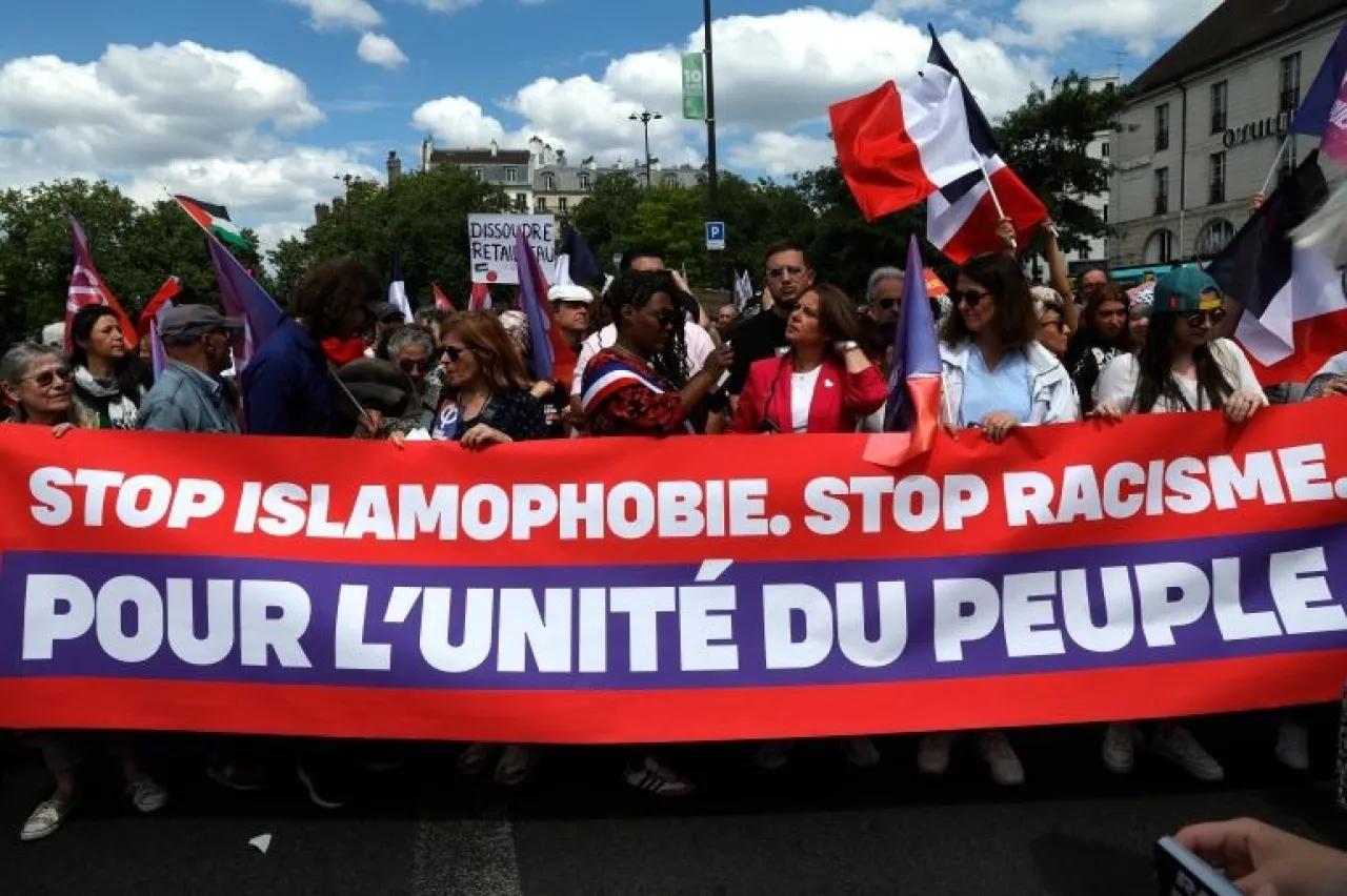 الآلاف يتظاهرون ضد تصاعد الإسلاموفوبيا في فرنسا