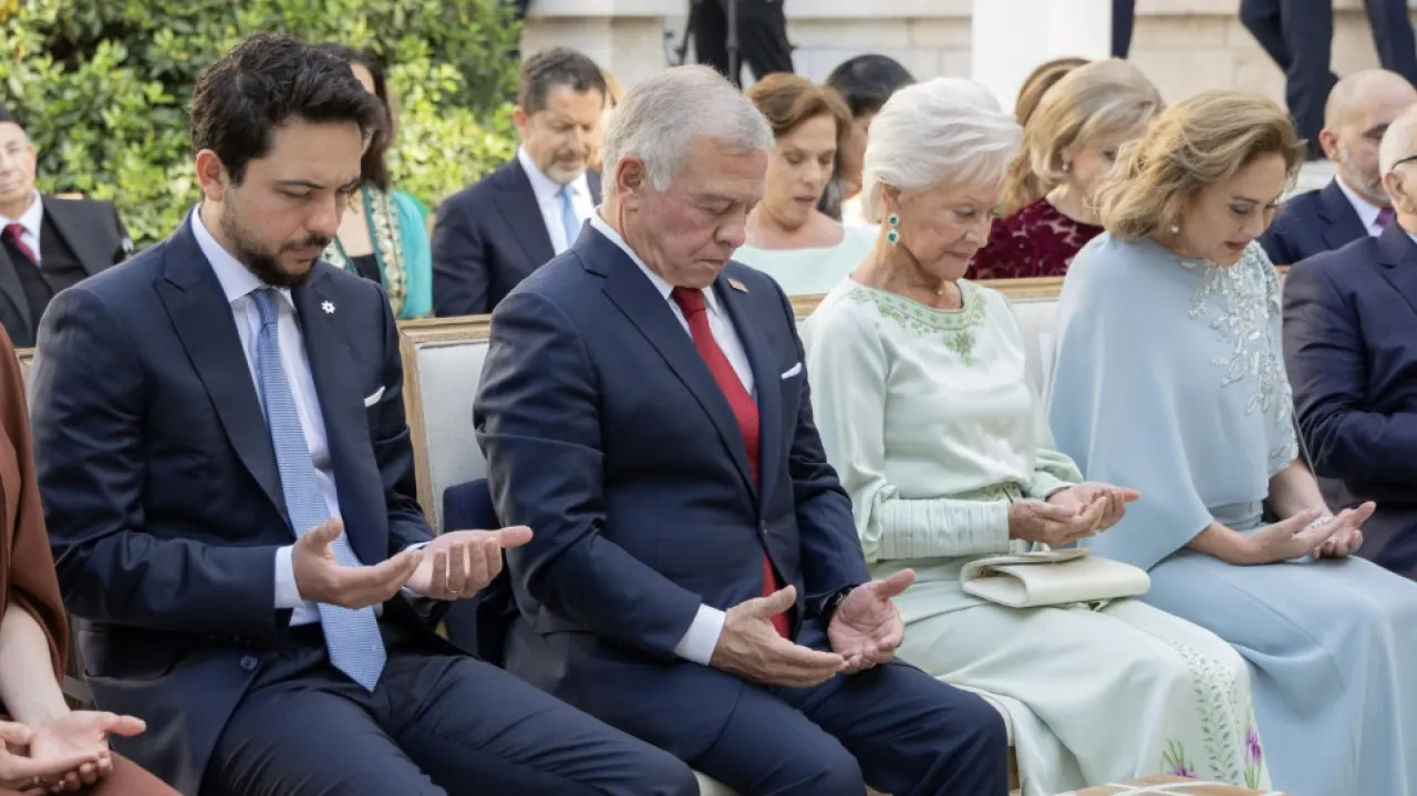 الملك وولي العهد يحضران عقد قران الأميرة عائشة بنت فيصل