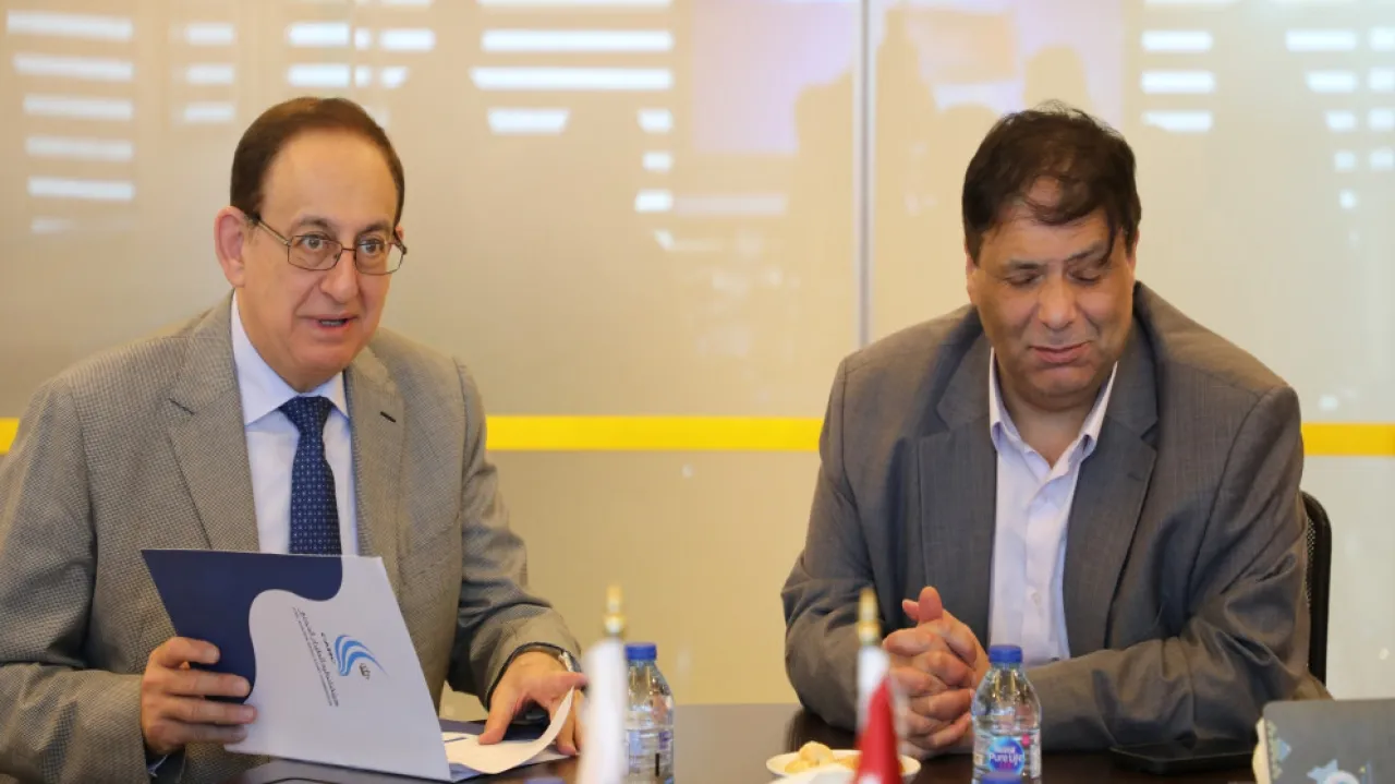 بحث تعليمات السفر الخاصة بذوي الإعاقة مع هيئة الطيران المدني