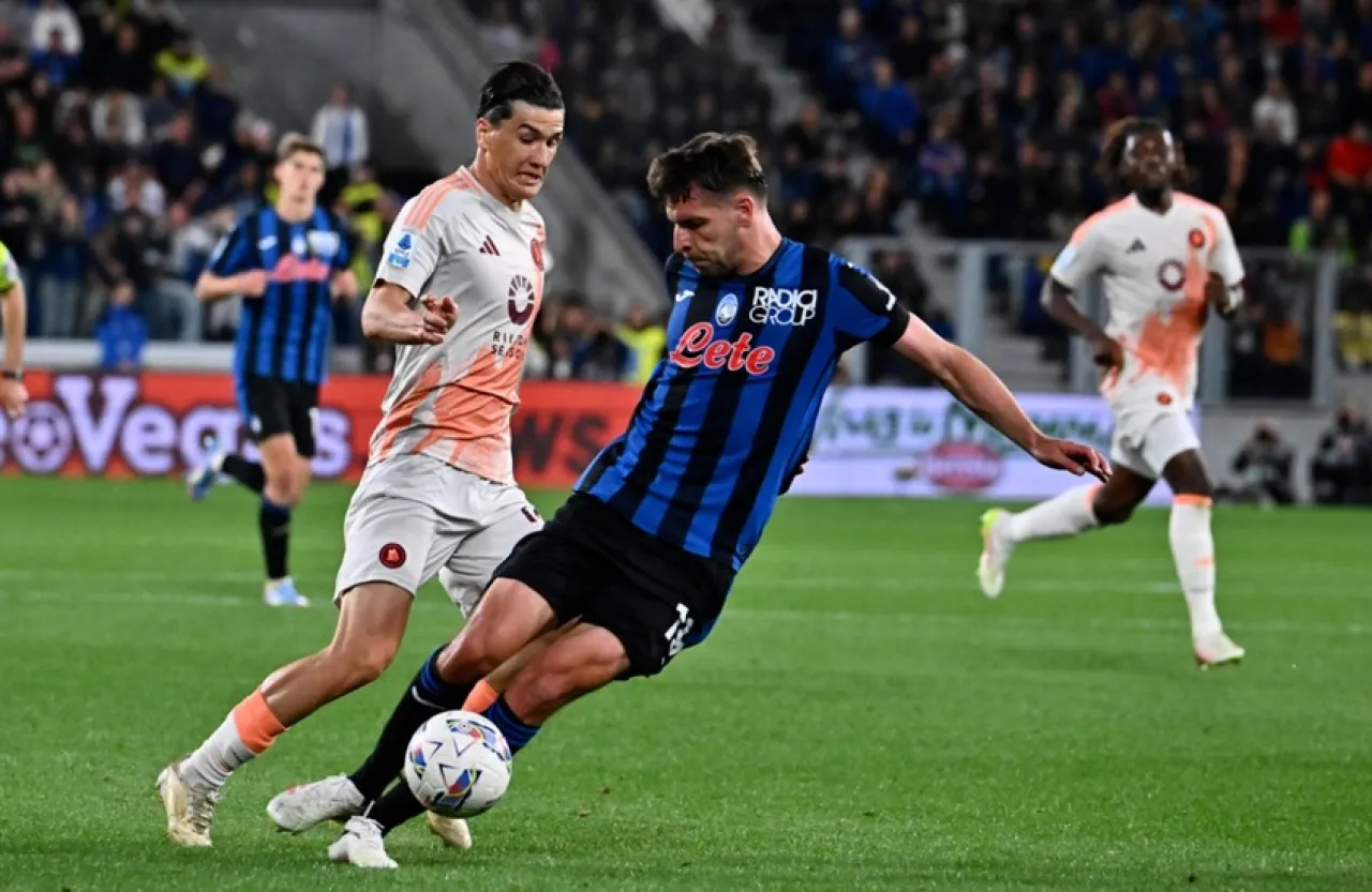 أتالانتا يلحق أول هزيمة بروما في 2025 ويعقد آماله بالتأهل لدوري الأبطال