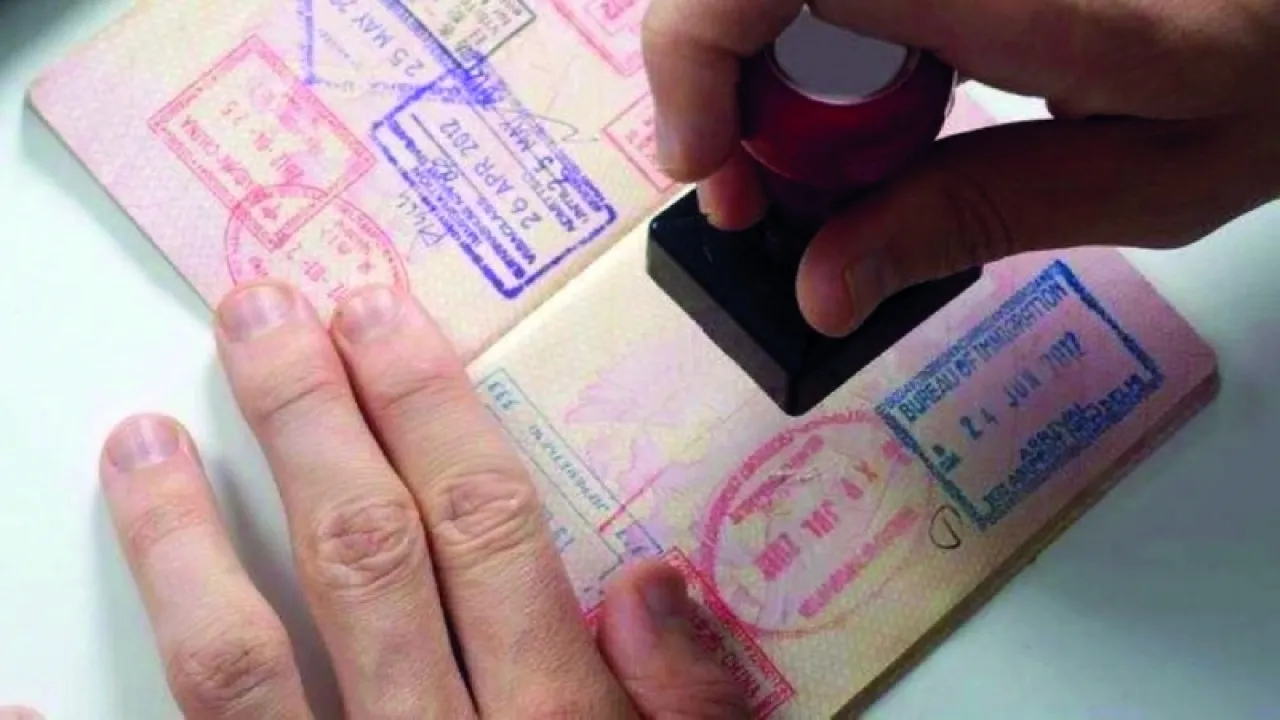 الإمارات تأشيرة دخول 180 يوماً لإتمام الإقامة الزرقاء لمدة 10 سنوات