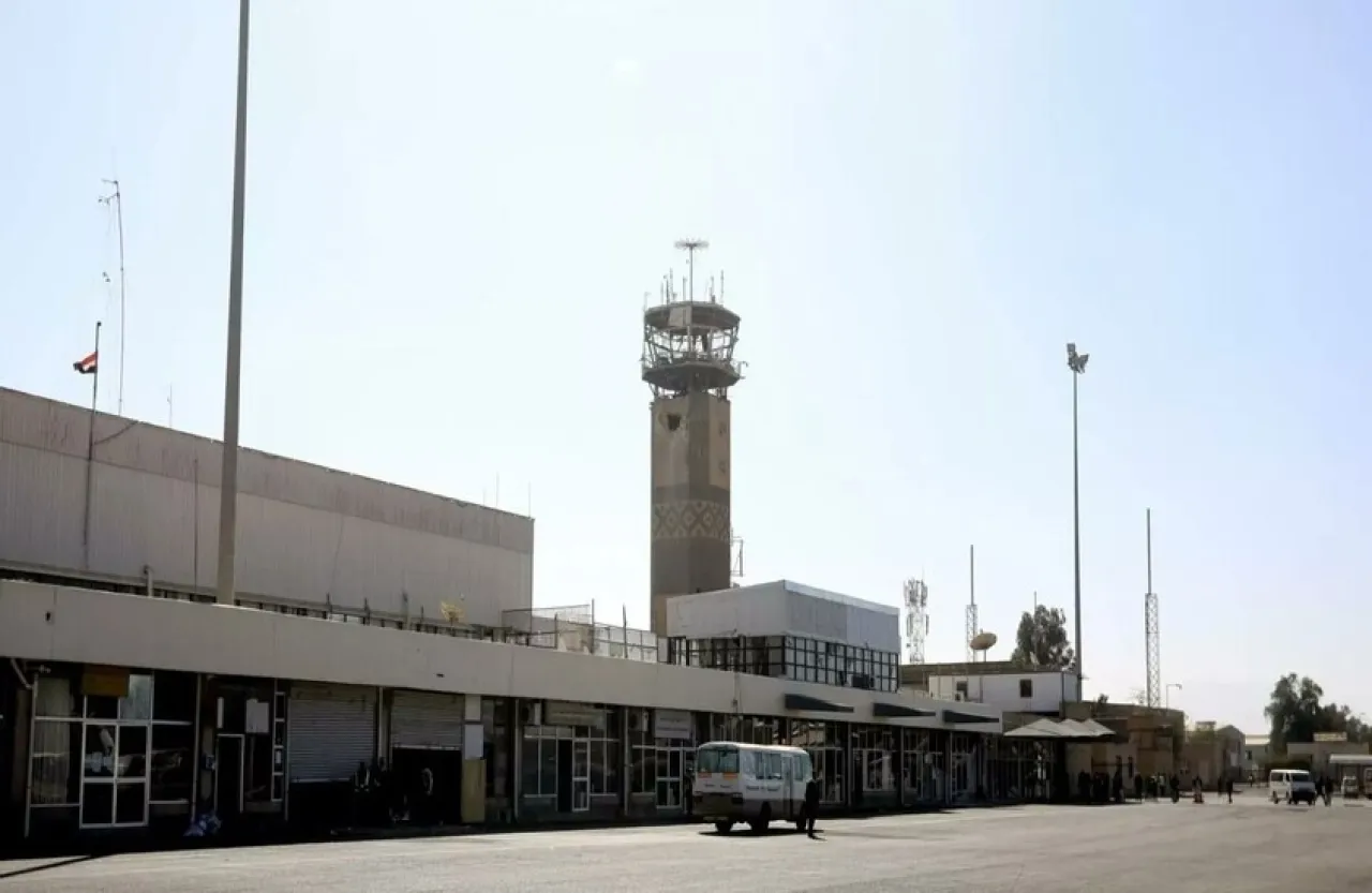 مطار صنعاء الدولي يستأنف عملياته بعد القصف الاسرائيلي