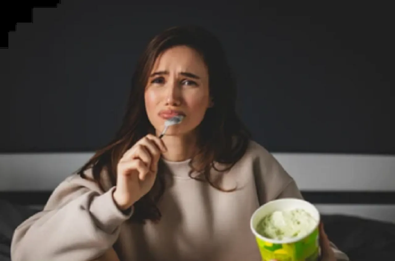 لماذا يبكي البعض بعد الأكل تفسير غريب يكشف خفايا الجسد والعقل