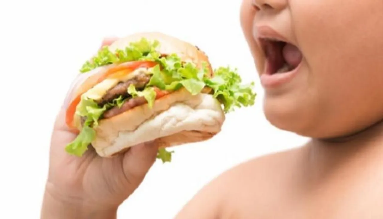 تحذير علمي سمنة الأطفال في سن السادسة قد تستمر حتى البلوغ