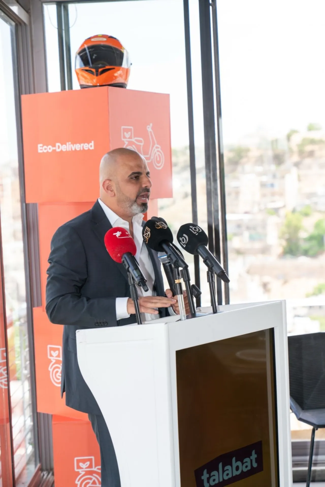 في خطوة سباقة في الأردن طلبات الأردن تضم السكوتر الكهربائي بالبطارية القابلة للاستبدال لأسطولها