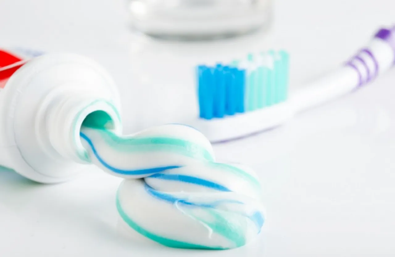 تحقيق يكشف عن معادن سامة في معاجين أسنان شهيرة
