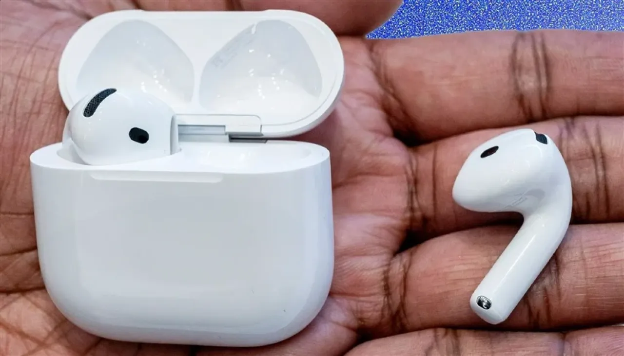 تحذير خطير سماعات AirPods في العمل قد تتجسس عليك