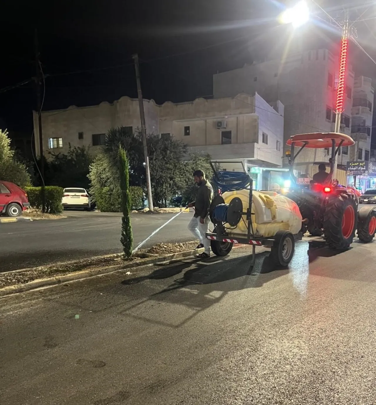 بلدية الوسطية تواصل تنفيذ مشروع تحسين المنظر الجمالي لمداخل بلدات اللواء