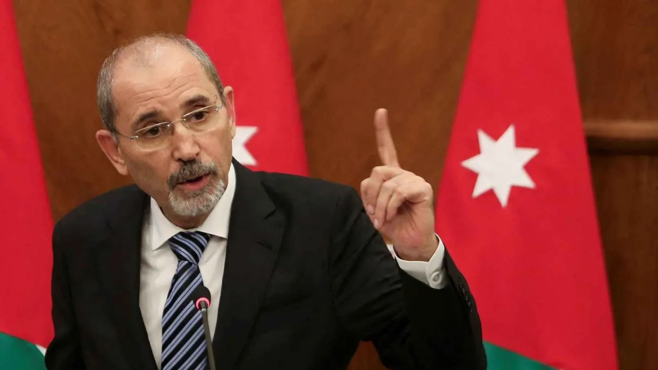 الصفدي إسرائيل تعبث بأمن الجنوب السوري والأردن لا يقبل بذلك