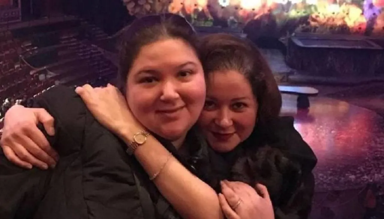 بلاغ يتهم ابنتي نور الشريف بالنصب