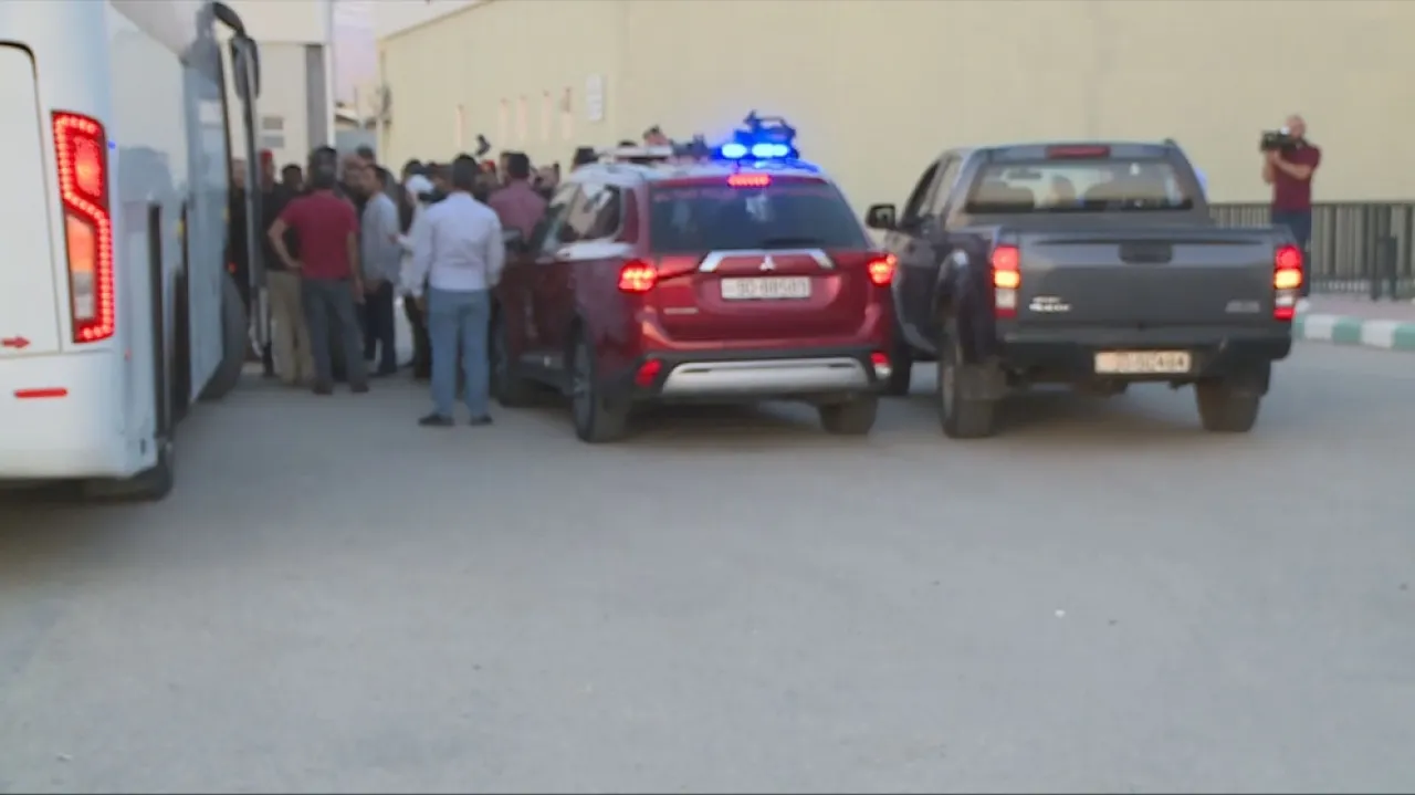 وصول 6 أطفال مصابين بالسرطان من غزة إلى الأردن