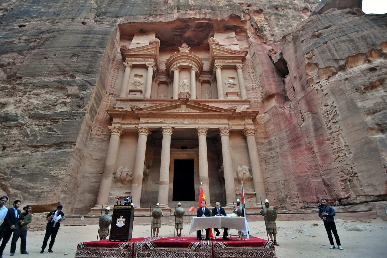 البترا وسور الصين العظيم توقّعان اتفاقية توأمة لتعزيز التسويق السياحي