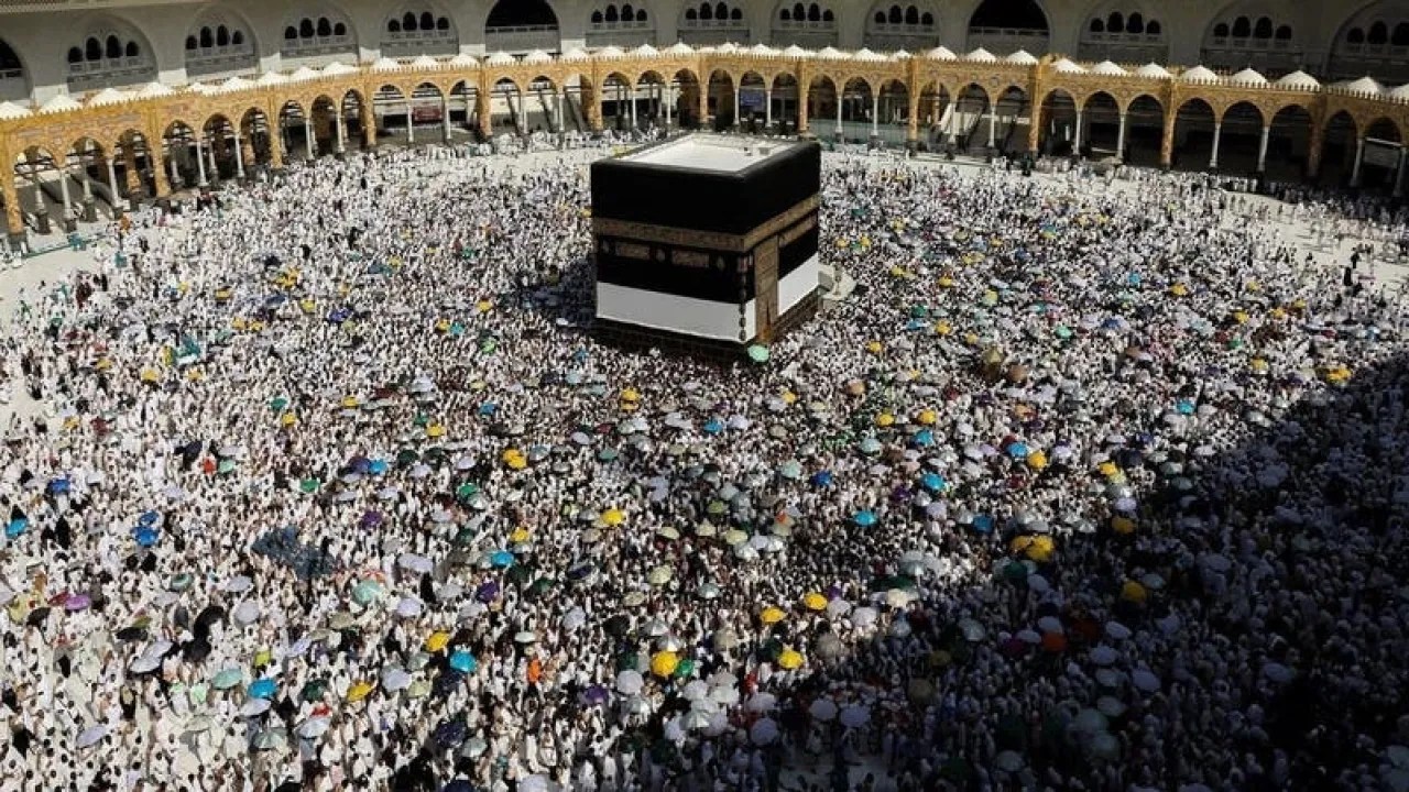 In the Holy Mosque of Mecca 107000 Circumambulators per Hour Accommodated in the Mataf Area