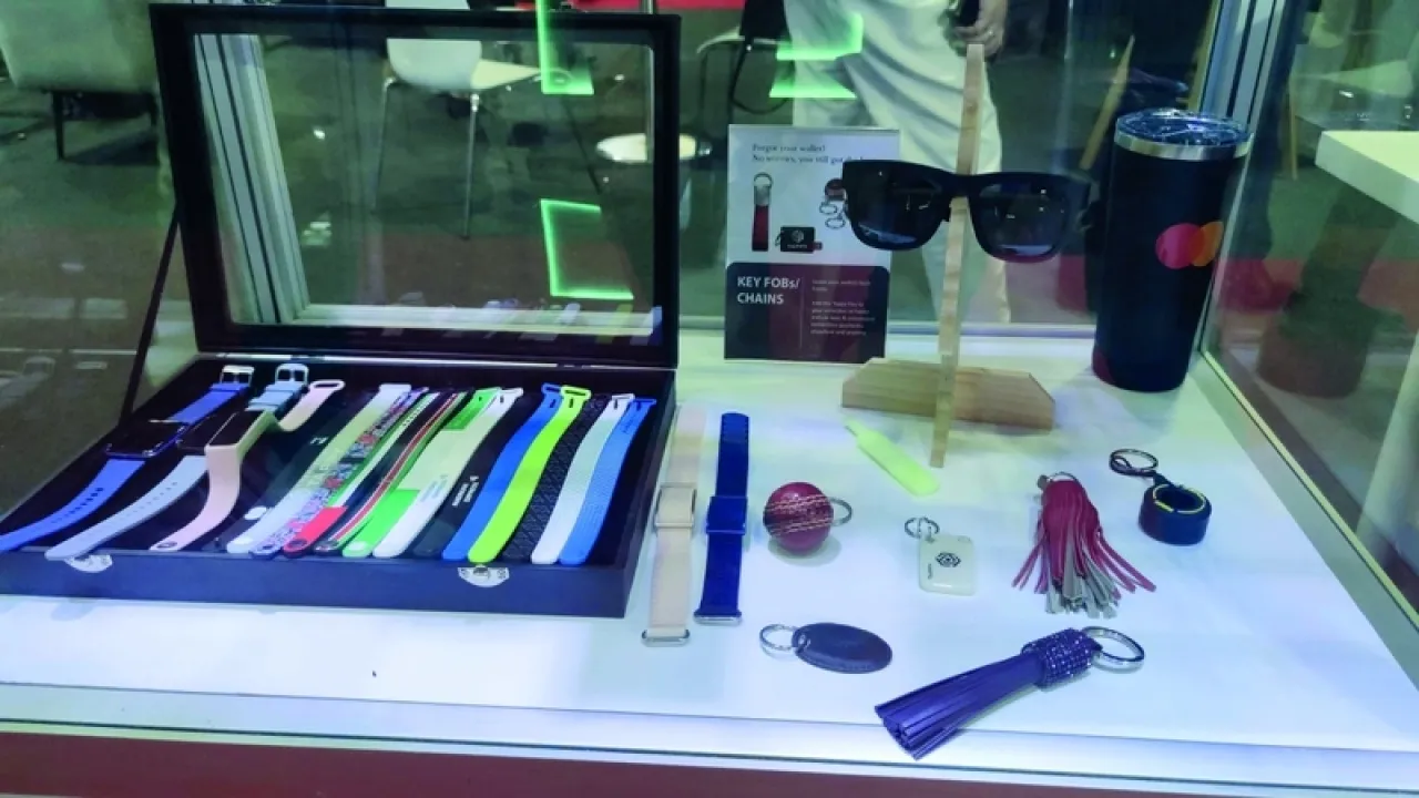 قريباً في متاجر الإمارات تسوّق وادفع بـ كوب القهوة