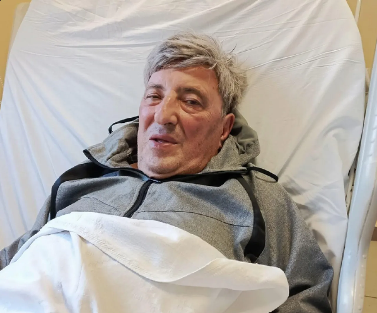 بتوجيهات ملكية نقل الفنان فؤاد حجازي للعلاج في المدينة الطبية