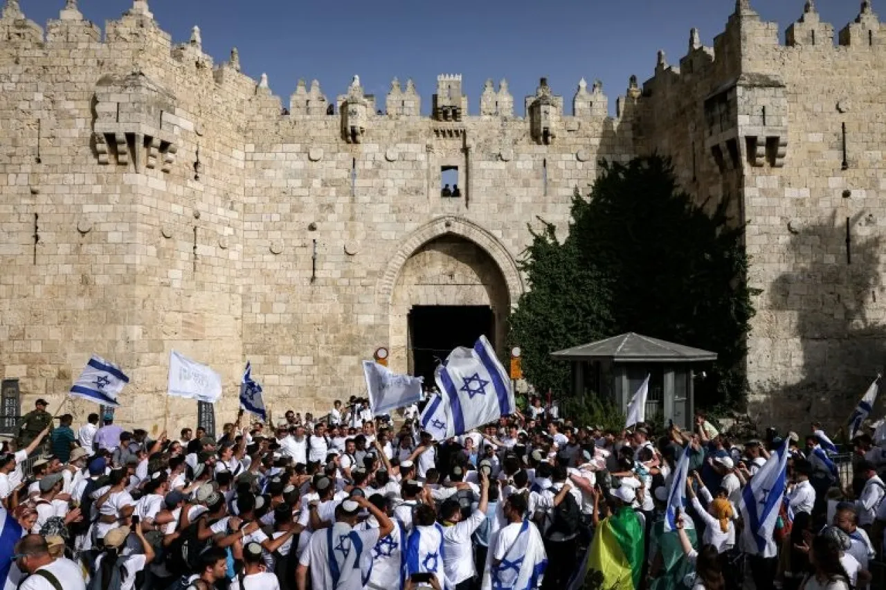 هآرتس دولة تحتفل بالإبادة الجماعية فقدت عقلها كليا