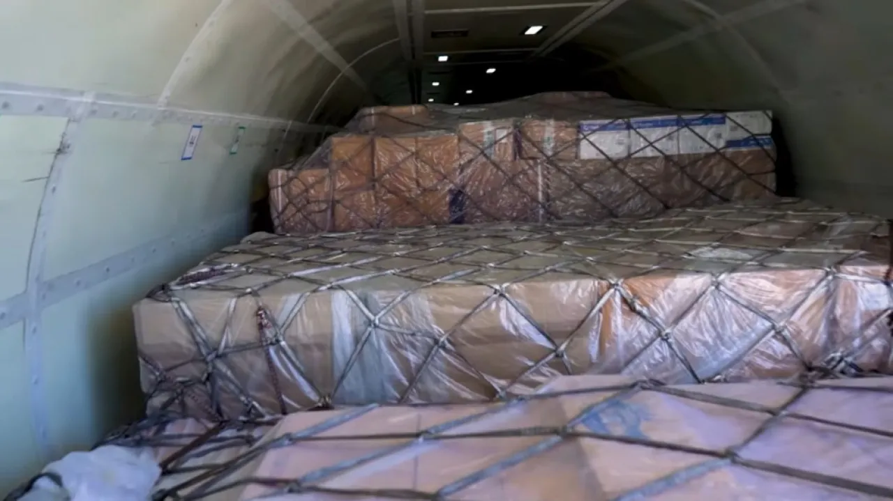 الأردن يستلم طائرة مساعدات إغاثية من رواندا