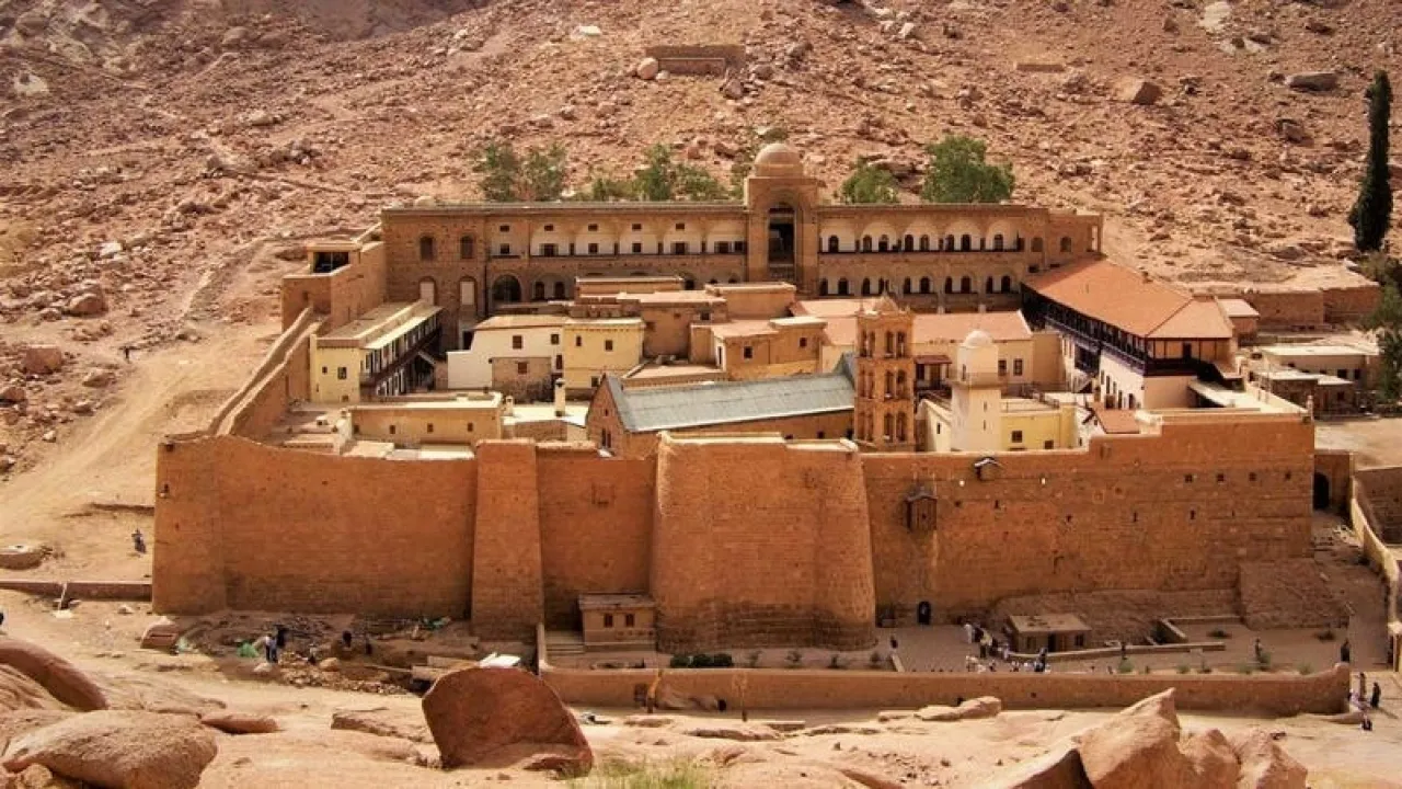 حكم قضائي يدحض مزاعم بيعه مصر تتعهد بحماية دير سانت كاترين