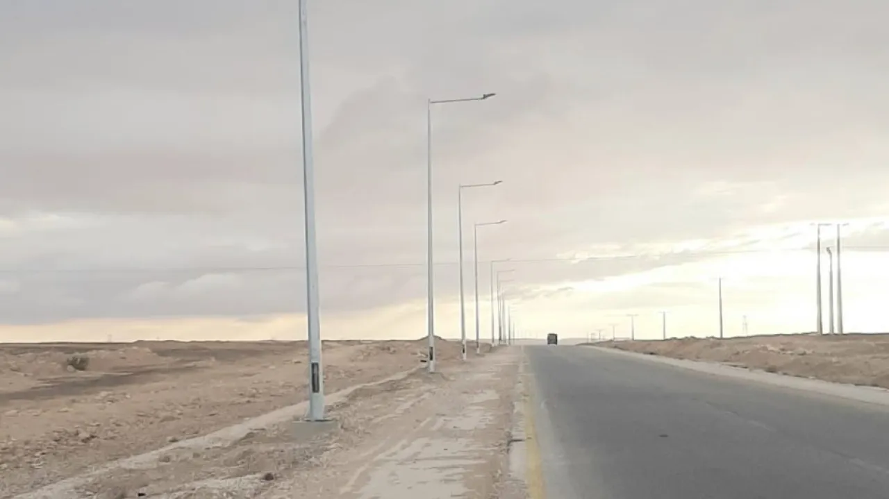 استكمال المرحلة الأولى من إنارة طريق الطفيلة  الحسا وبدء تنفيذ الثانية