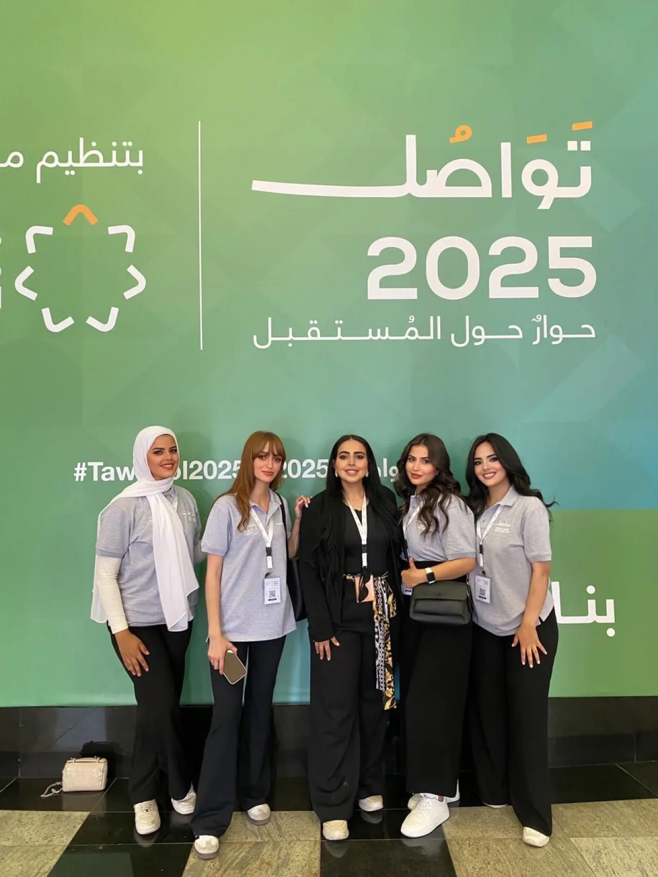 طلبة اعلام الشرق الاوسط في منتدى  تواصل