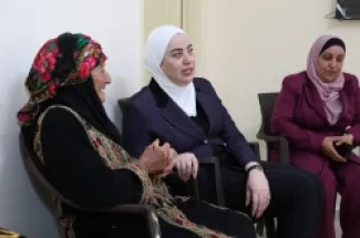 وزيرة التنمية الإجتماعية تسلّم مسكناً للحاجة وضحى