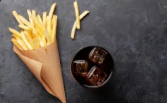 هل يمكن تخفيف الصداع النصفي بالكوكاكولا والبطاطس المقلية؟