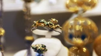 الذهب يتراجع مع تمديد ترامب لمهلة محادثات تجارية مع الاتحاد الأوروبي