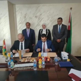 وزيرة النقل ترعى توقيع اتفاقية تشغيل مشروع النقل بين العاصمة ومراكز المحافظات مع الشركة المتكاملة للنقل المتعدد