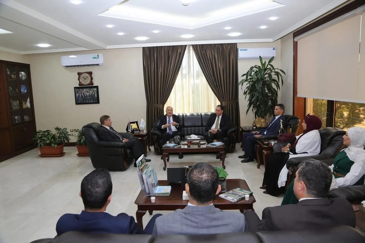 اتفاقية تعاون بين جامعة الزيتونة والشركة الدولية للصناعات الدوائية