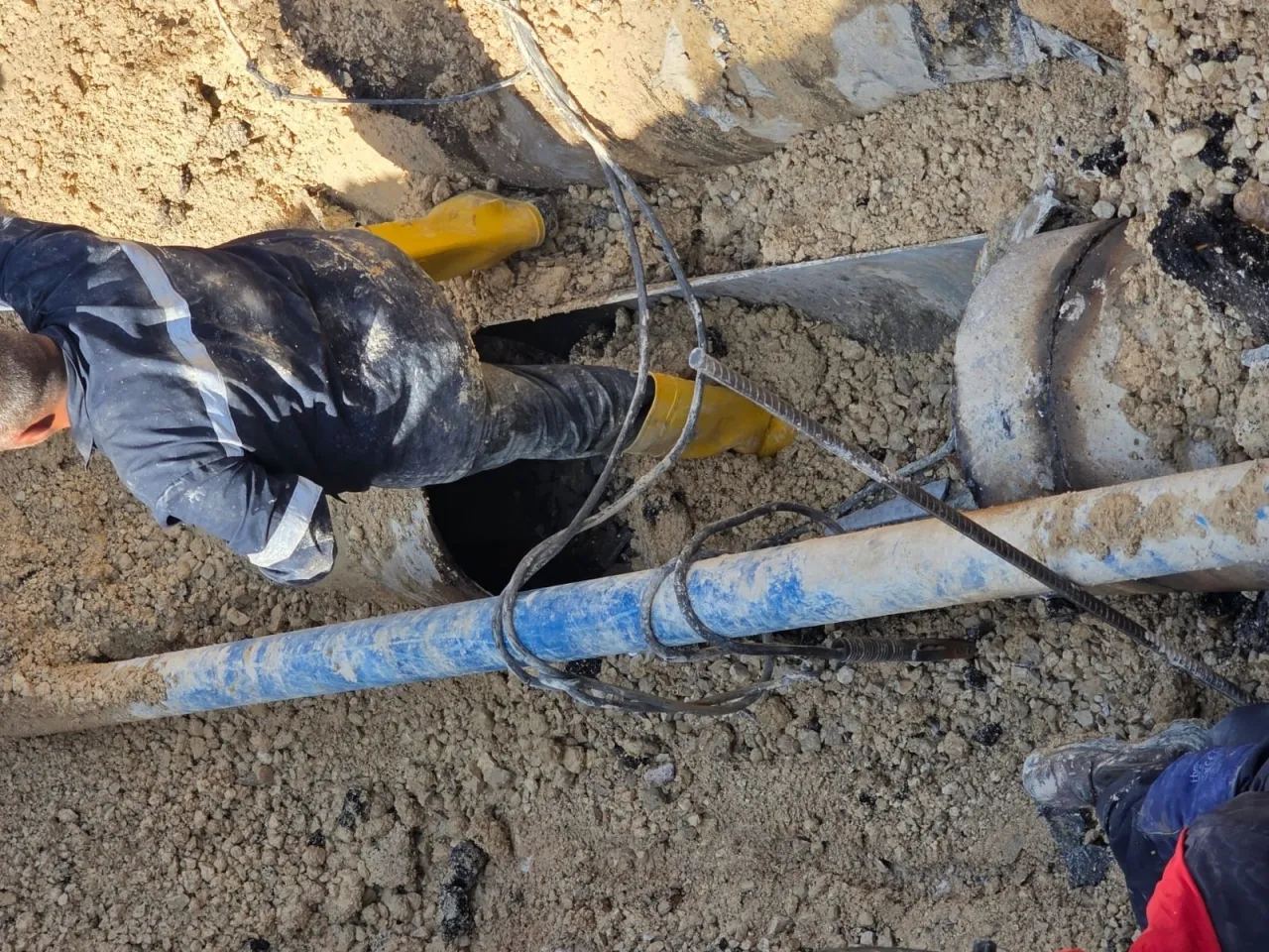 انفجار خط مياه بالقرب من المسلخ  صور